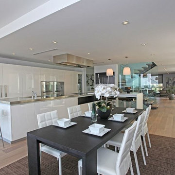 Grandview Drive Hollywood Hills modern open plan home dining room & kitchen