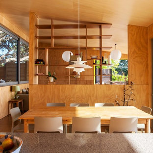 Design ideas for a midcentury dining room in Auckland.