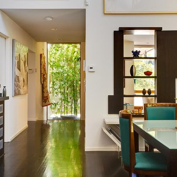 Hall towards the entry from Great Room by MGS architecture