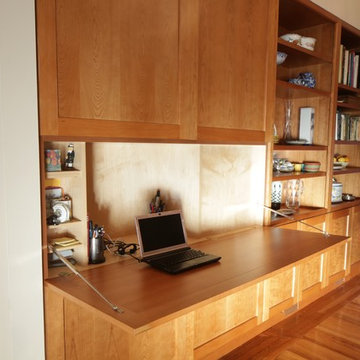 Hidden Desk on touch latches