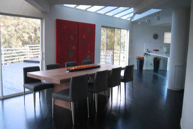 Dining room - modern dining room idea in Los Angeles
