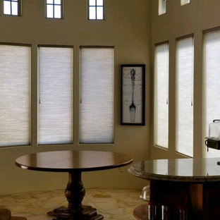 Ejemplo de comedor abovedado, de estilo americano, de tamaño medio, con paredes beige, suelo de mármol y suelo beige