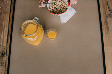 ローリーにあるコンテンポラリースタイルのおしゃれなダイニングキッチンの写真