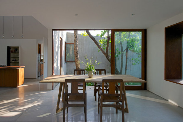 Modern Dining Room by Architecture BRIO