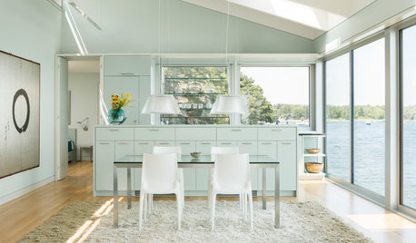 Houzz Tour: Battling the Tides Results in a Wondrous House on the Water