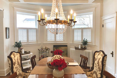 Design ideas for a classic dining room in Chicago.