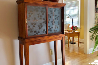 Example of a small trendy dining room design