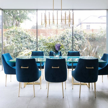 Contemporary dining room with seamless connection to the garden
