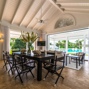 Großes Kolonialstil Esszimmer mit weißer Wandfarbe in Miami