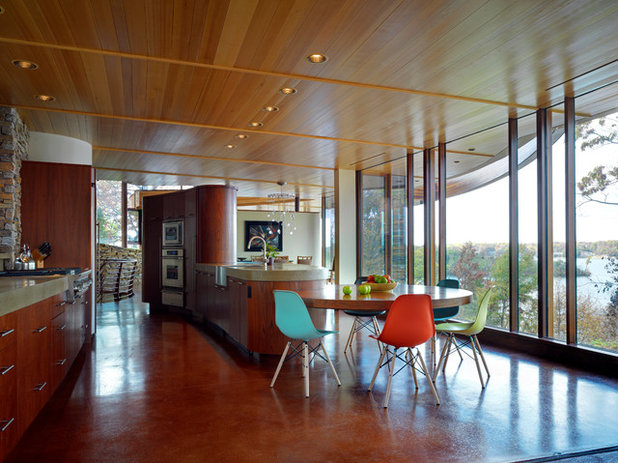 Contemporary Dining Room by ROBERT HARVEY OSHATZ, ARCHITECT