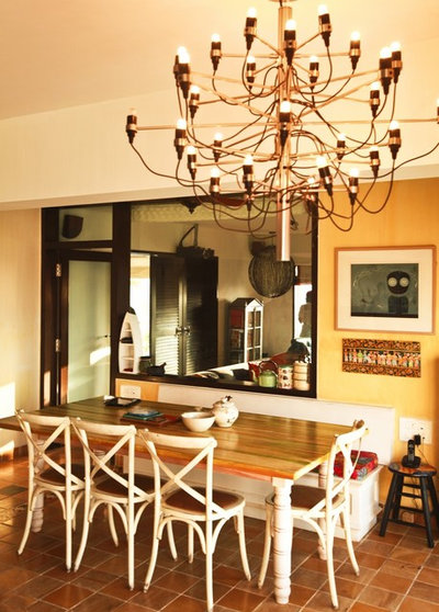 Contemporary Dining Room by richa bahl