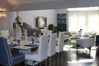 Cette image montre une salle à manger minimaliste de taille moyenne avec un mur gris et parquet foncé.