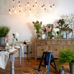 Shabby-chic Style Dining Room by Urban Chandy
