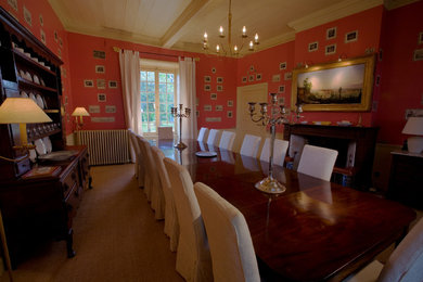 This is an example of a classic dining room in London.