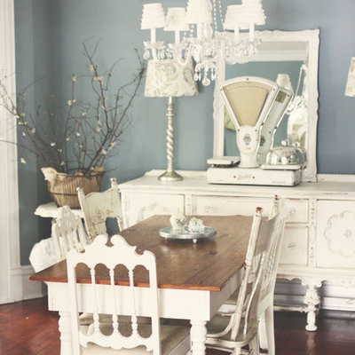 Cottage chic dark wood floor dining room photo in Hawaii with blue walls
