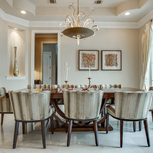Foto di una sala da pranzo mediterranea con pareti beige
