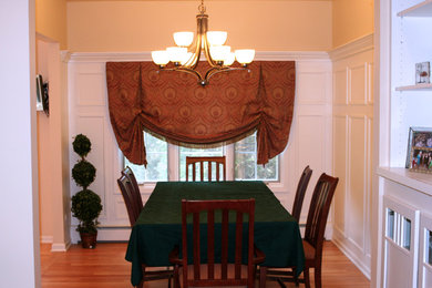 Cette image montre une salle à manger traditionnelle.