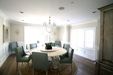 Example of a classic dining room design in Los Angeles