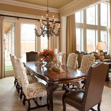 Mediterranean-style Family Home: Dining Room