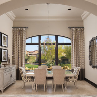 Immagine di un'ampia sala da pranzo mediterranea chiusa con pareti beige, pavimento in marmo, camino classico, cornice del camino in pietra e pavimento beige