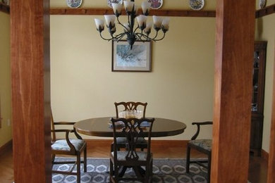 Dining room - traditional dining room idea in Orlando