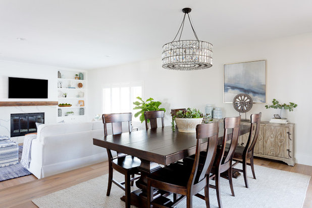 Beach Style Dining Room by Lindsey Brooke Design