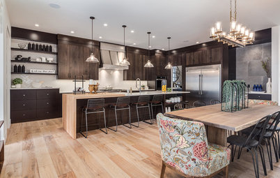 A Kitchen Mixes Dark and Light for a Contemporary, Homey Feel