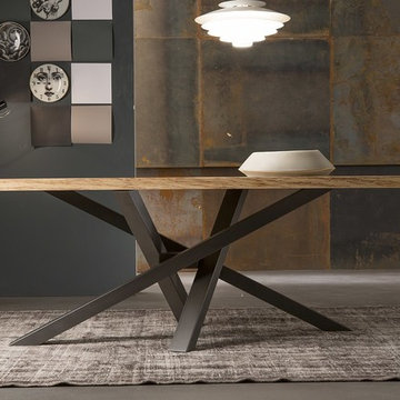 Modern Italian dining tables