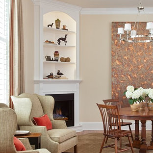 Ejemplo de comedor de estilo americano, de tamaño medio, abierto, con paredes beige, suelo de madera clara, chimenea de esquina y marco de chimenea de madera