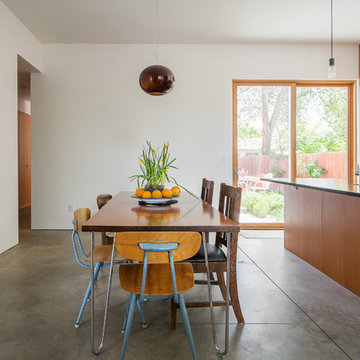 My Houzz: A Modern Home Meets Its Neighbors Halfway