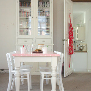 Cette image montre une salle à manger style shabby chic.