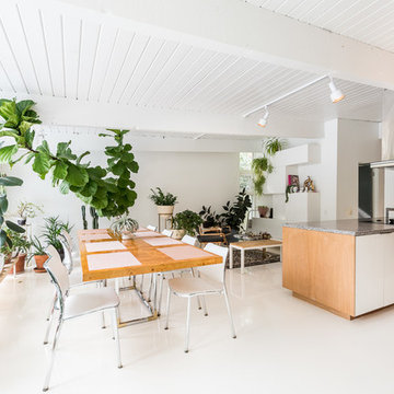 My Houzz: Lush Oasis in a Modern Indoor-Outdoor Family Home