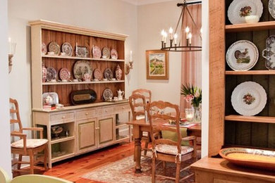 Example of a cottage chic dining room design in Charleston