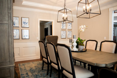 Example of a cottage chic dining room design in St Louis