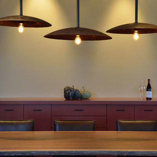 Idee per una grande sala da pranzo country chiusa con pareti bianche