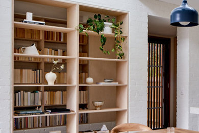 Ispirazione per una sala da pranzo aperta verso il soggiorno minimal con pareti bianche, pavimento con piastrelle in ceramica e pavimento grigio