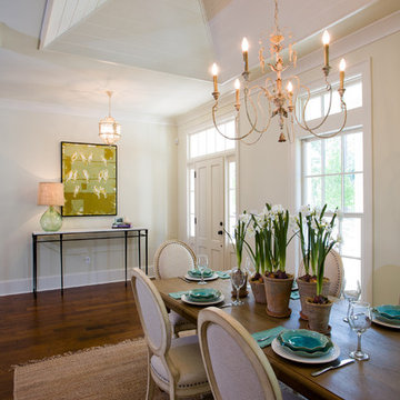 Open dining area is perfect for entertaining!