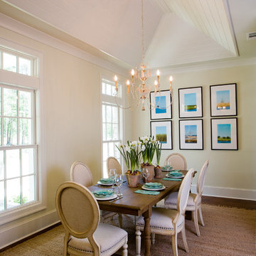 Open dining area is perfect for entertaining!