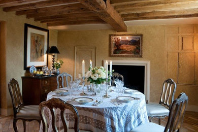Design ideas for a classic dining room in Oxfordshire.