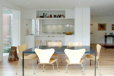 Inspiration for a contemporary dining room in Canberra - Queanbeyan.