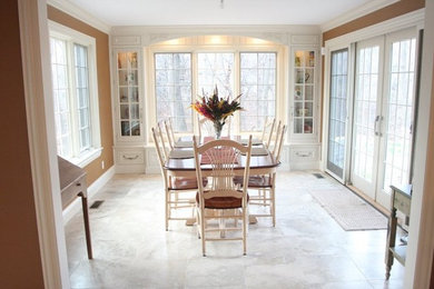 Inspiration for a timeless dining room remodel in Chicago