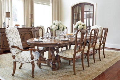 This is an example of a rustic dining room in Los Angeles.