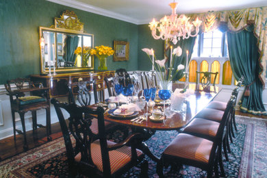 Dining room - traditional dining room idea in Miami