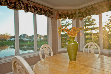 Example of a classic dining room design in Indianapolis