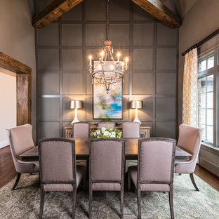 Foto di una sala da pranzo chic chiusa