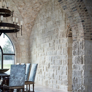 Immagine di una sala da pranzo mediterranea