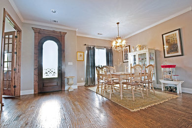 Cottage dining room photo in Dallas