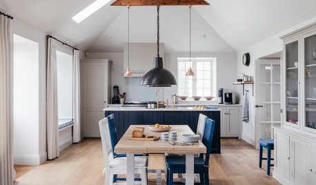 Houzz Tour: A Family’s Coastal Cottage Made Light and Open