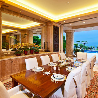 Ispirazione per una grande sala da pranzo mediterranea