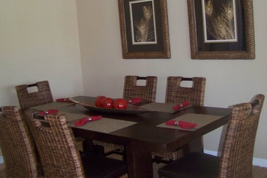 Example of an island style dining room design in Tampa